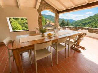 Private Steinvilla mit Dachterrasse, Pizzaofen und Badefluss 30 Min zum Meer - 0