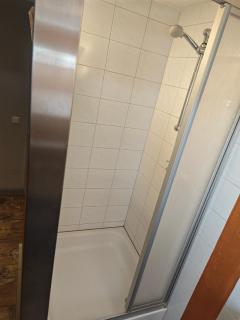 Monteurzimmer mit badezimmer und Wc alleine und Gemeinschaftsküche - 8