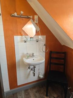 Monteurzimmer mit badezimmer und Wc alleine und Gemeinschaftsküche - 6