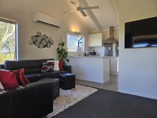 Rolling Hills Cottage - 6