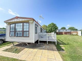 Great 6 Berth Caravan For Hire At Cherry Tree Holiday Park In Norfolk Ref 70801C - 9