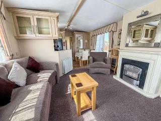 Great 6 Berth Caravan For Hire At Cherry Tree Holiday Park In Norfolk Ref 70801C - 4