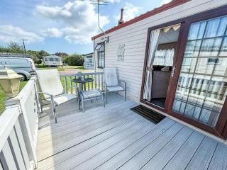 Great 6 Berth Caravan For Hire At Cherry Tree Holiday Park In Norfolk Ref 70801C - 8