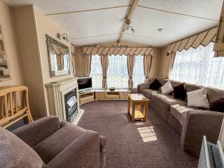 Great 6 Berth Caravan For Hire At Cherry Tree Holiday Park In Norfolk Ref 70801C - 6