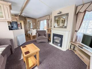 Great 6 Berth Caravan For Hire At Cherry Tree Holiday Park In Norfolk Ref 70801C - 3