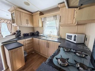 Great 6 Berth Caravan For Hire At Cherry Tree Holiday Park In Norfolk Ref 70801C - 1