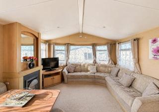 Homely 8 Berth Caravan At Harts Holiday Park In Kent Ref 74018B - 6