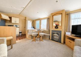 Homely 8 Berth Caravan At Harts Holiday Park In Kent Ref 74018B - 4