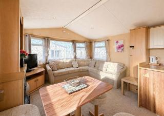 Homely 8 Berth Caravan At Harts Holiday Park In Kent Ref 74018B - 2
