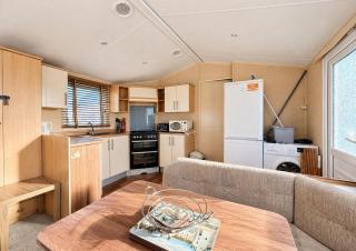 Homely 8 Berth Caravan At Harts Holiday Park In Kent Ref 74018B - 1