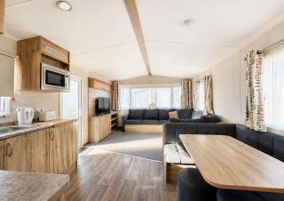 Lovely 6 Berth Caravan At Harts Holiday Park In Kent Ref 74072B - 5