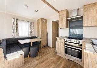 Lovely 6 Berth Caravan At Harts Holiday Park In Kent Ref 74072B - 4