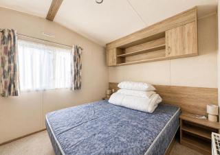 Lovely 6 Berth Caravan At Harts Holiday Park In Kent Ref 74072B - 2