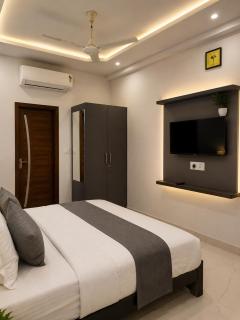 Landmark Hotel - 8