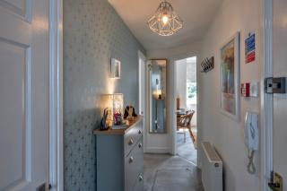 Finest Retreats - Sea Views Apartment in Ilfracombe - 2