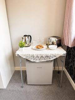 High View En-Suite I Egham Station 5 minutes - 1
