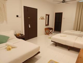 Sunset Beach Retreat & Beach Bistro - Batu Feringgi - 9