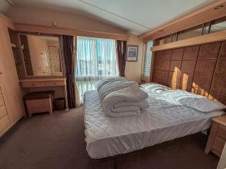 Luxury Caravan For Hire At Hopton Holiday Park With Full Sea Views Ref 80010H - 3