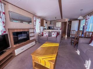 Modern Caravan With Decking At Haven Hopton-On-Sea Ref 80032M - 4