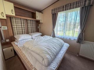 Modern Caravan With Decking At Haven Hopton-On-Sea Ref 80032M - 3