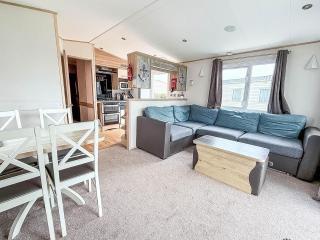 Brilliant 6 Berth Caravan For Hire At Haven Hopton In Norfolk Ref 80039G - 1