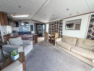 Stunning Caravan With Full Sea Views At Hopton Haven Ref 80044S - 4
