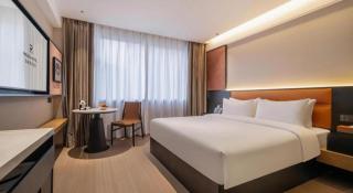Chengdu Yifei Rezen Hotel (Chunxi Taikoo Li Branch) - 1