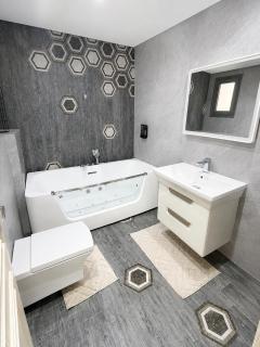 Luxury 2BR Apartment Private Jacuzzi 10mins From Airport - Tunis - 9