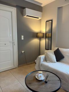 Cozy & Stylish Apartment - Steps from the Market - 3