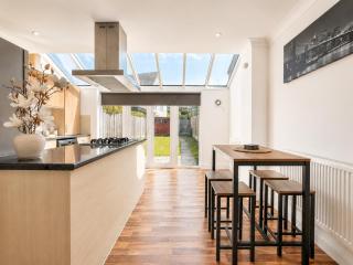 Modern 3BDR Family House in North Stifford - 9