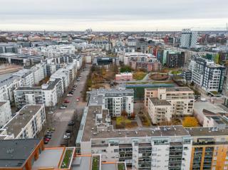 Spacious 2BR Family Apt with Sauna near Metro - 1