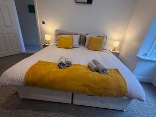 Spacious John York House & Parking - 0