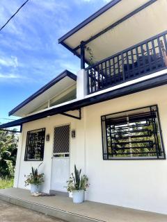 Charming House with Jacuzzi Near Tagaytay - 8