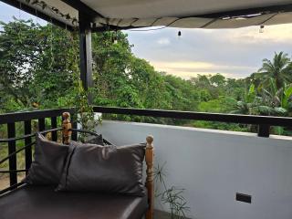 Charming House with Jacuzzi Near Tagaytay - 1