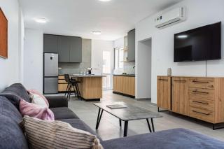 3BR Apt Near Beach & City Center Limassol - 5