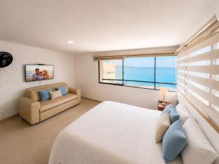 Oceanfront Duplex with Balcony El Laguito Cartagena - 1