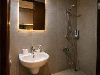 GOLDSTAY POLLUX HABIBIE SWIMMING POOL VIEW Studio - 9