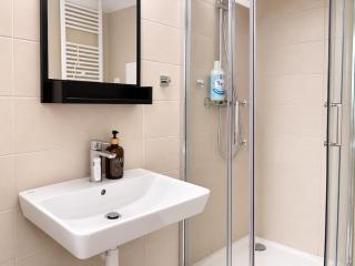 Stylish apartment, walk to city - 3