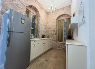 Charming Heritage 1 and a half bedroom - 5