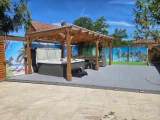Modern Home with Hot Tub Garden & Private Parking - 7