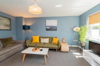 Stylish 3 bedroom house with parking & garden - 4