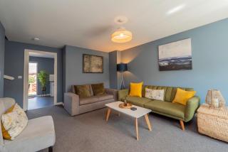 Stylish 3 bedroom house with parking & garden - 5