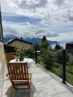 Charming Garden Apartment with Lake Views in Glion - 0