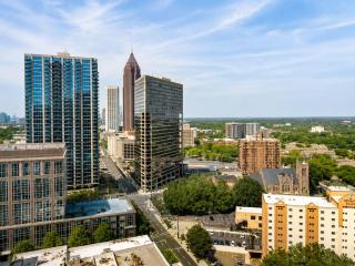 Modern High-Floor condo at Heart of Downtown & Skyline Balcony - 2