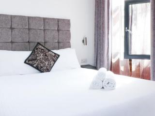 Apartment 304 - 4