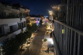 Balcony Street View Bedroom - 8