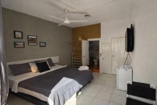 Balcony Street View Bedroom - 0