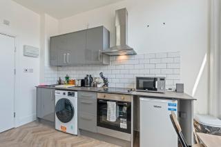 Modern Studio Apartment A with Self Check-In & Fast WiFi in Ilkeston - 7