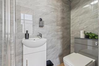 Modern Studio Apartment A with Self Check-In & Fast WiFi in Ilkeston - 6