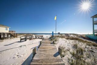 CozyCoastalRetreat - Steps2Beach - RoomyEscape - 7